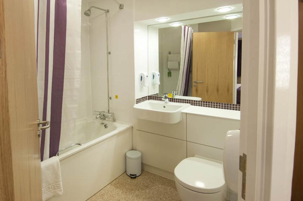 Premier Inn Inverness Centre - River Ness Camera foto