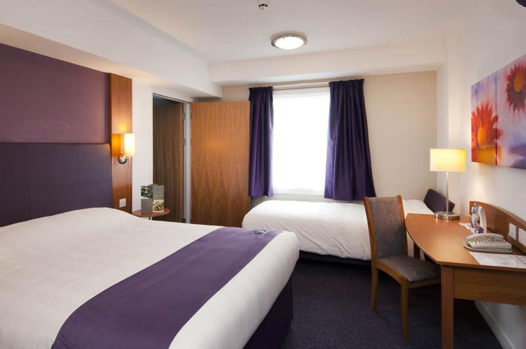 Premier Inn Inverness Centre - River Ness Camera foto