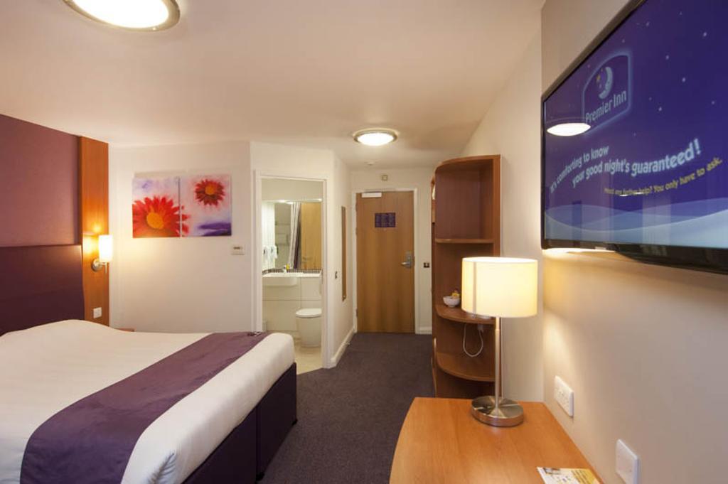 Premier Inn Inverness Centre - River Ness Esterno foto